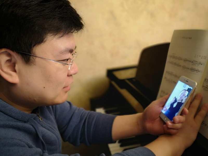 合唱团指挥李研老师线上指导